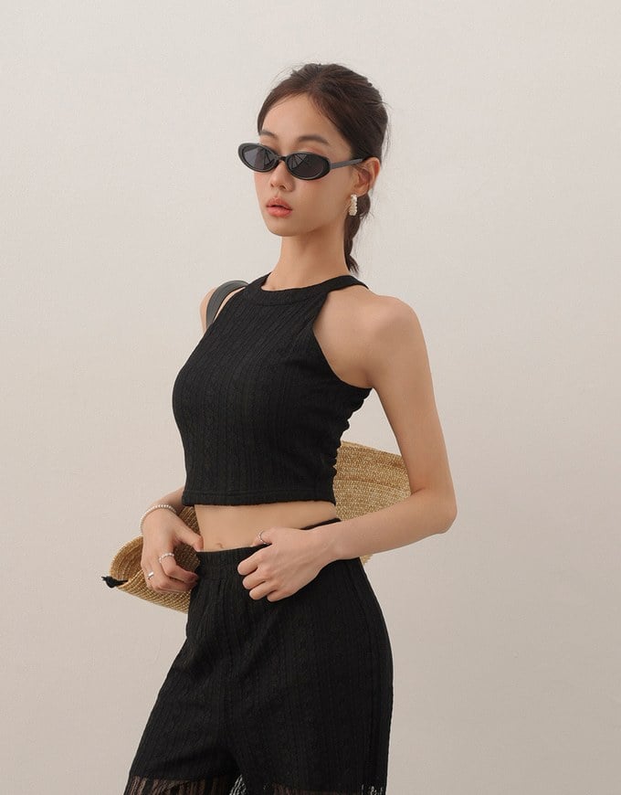 Lace Textured Halter Neck Sleeveless Padded Top
