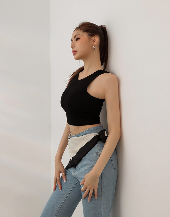 AIRY HOURGLASS Round Neck Textured Ribbed Crop Padded Tank Top
