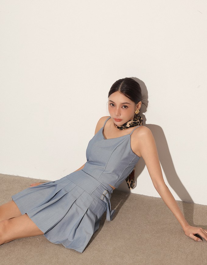 V Neck Fitted Cropped Padded Camisole Top with Back Zip Closure