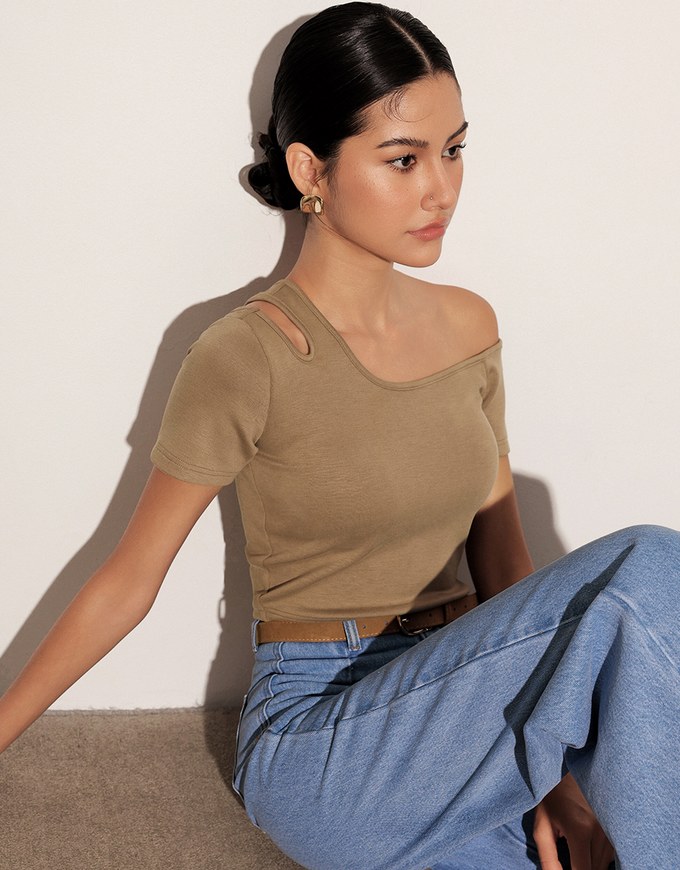 Asymmetrical Cut Out Shoulder Slim Fit Padded Cropped Tee