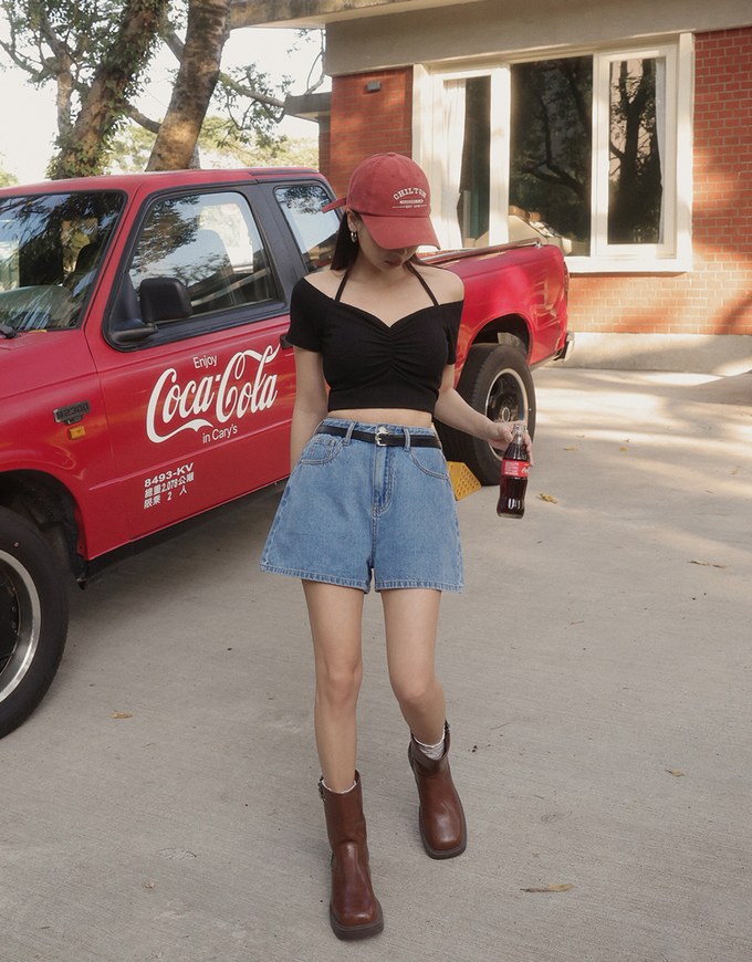 High Waist Washed Jeans Denim Shorts with Pocket Details