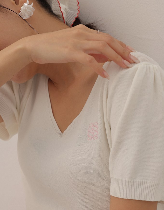 AIR SPACE Logo Embroidered V Neck Short Sleeve Knit Top