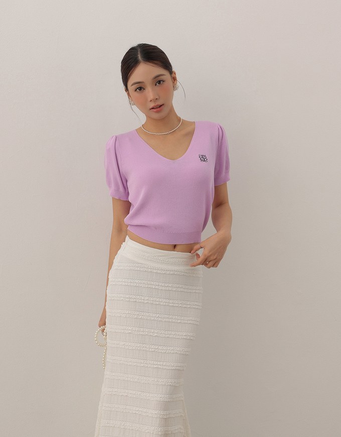 AIR SPACE Logo Embroidered V Neck Short Sleeve Knit Top