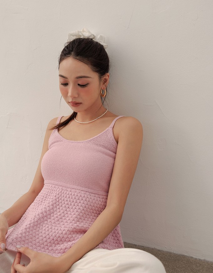 立体模様フリル×細ストラップニットキャミ
