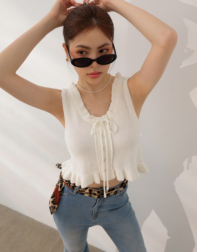 Ruffled Neckline Sleeveless Knit Vest Top with Button Trim