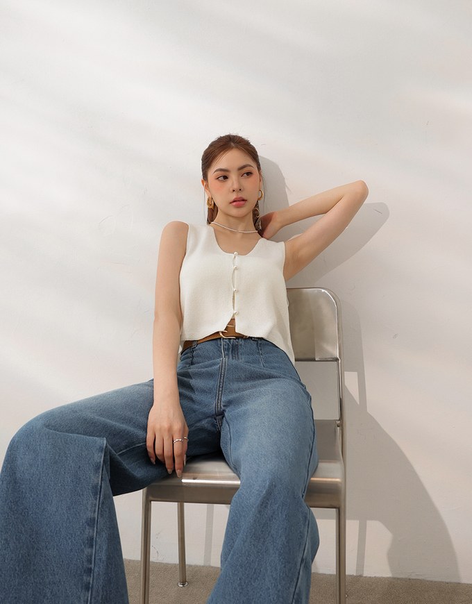 Pearl Button Front Open Knit Sleeveless Vest Top
