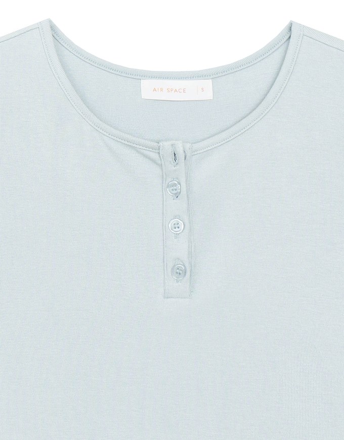 クルーネックボタンショートスリーブクロップドTシャツ