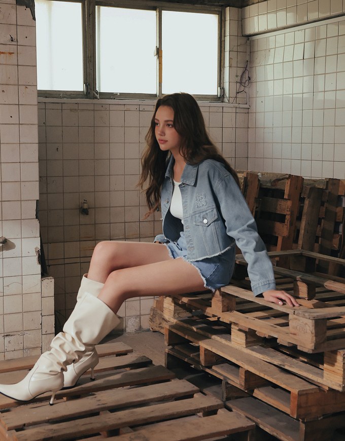 Raw Hem Jeans Denim Shorts with Back Logo Stitch Detail