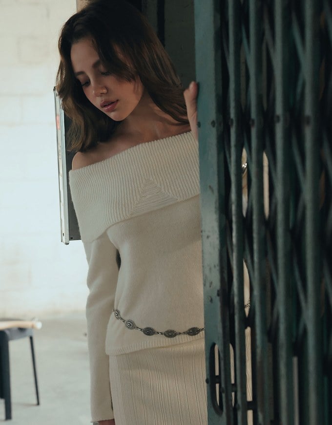 Off Shoulder Folded Collar Long Sleeve Knit Top