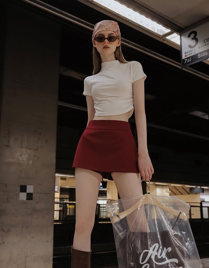 AIRY HOURGLASS Low Rise Plain Fitted Skorts