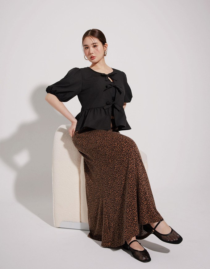Puff Sleeve Bow Tie Peplum Hem Crop Top