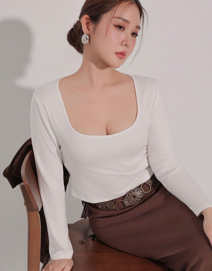 Classic Square Neck Stretch Long Sleeve Crop Top