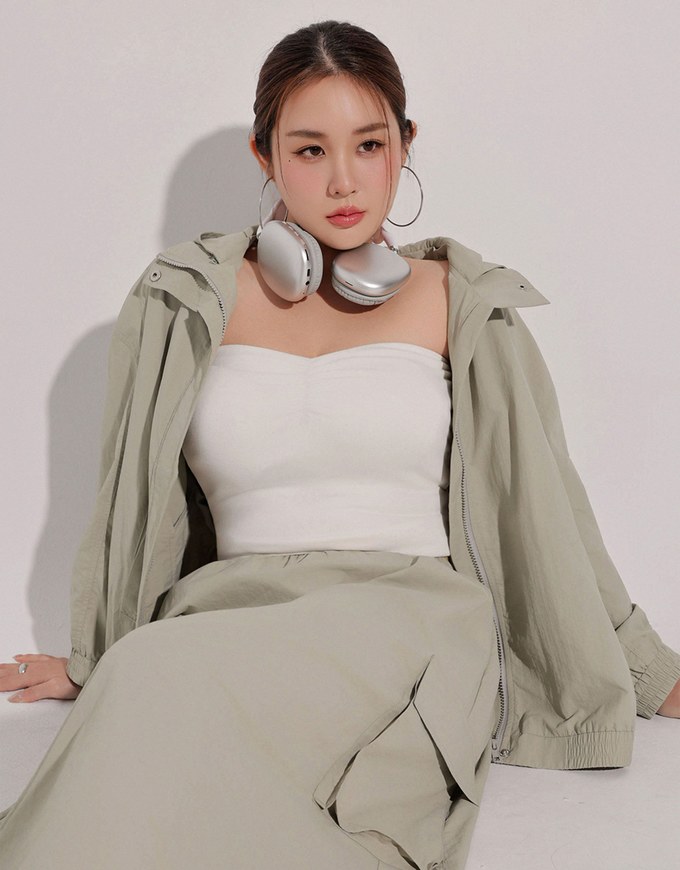 Drawstring Hem Hooded Windbreaker Jacket