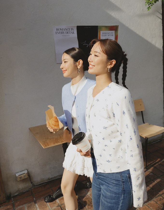 【Ling Cheng Design】Classic Crew Neck Buttoned Knit Cardigan