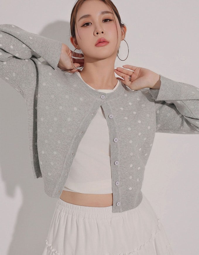 【Ling Cheng Design】Classic Crew Neck Buttoned Knit Cardigan