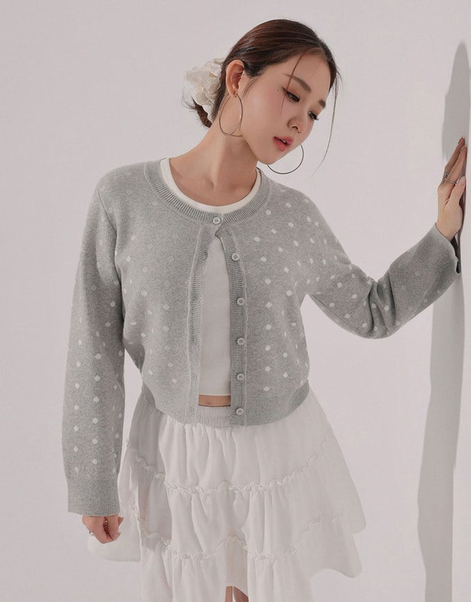 【Ling Cheng Design】Classic Crew Neck Buttoned Knit Cardigan