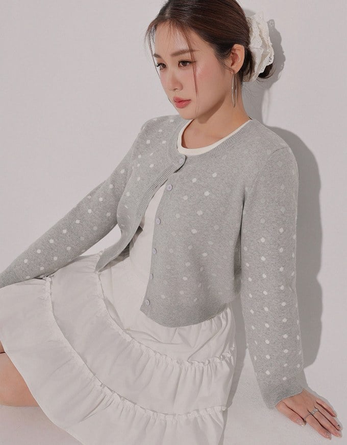 【Ling Cheng Design】Classic Crew Neck Buttoned Knit Cardigan