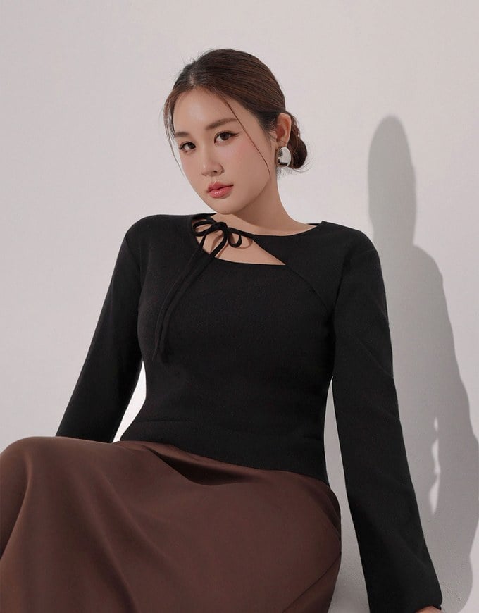 【Ling Cheng Design】Asymmetric Front Tie Knit Long Sleeve Top