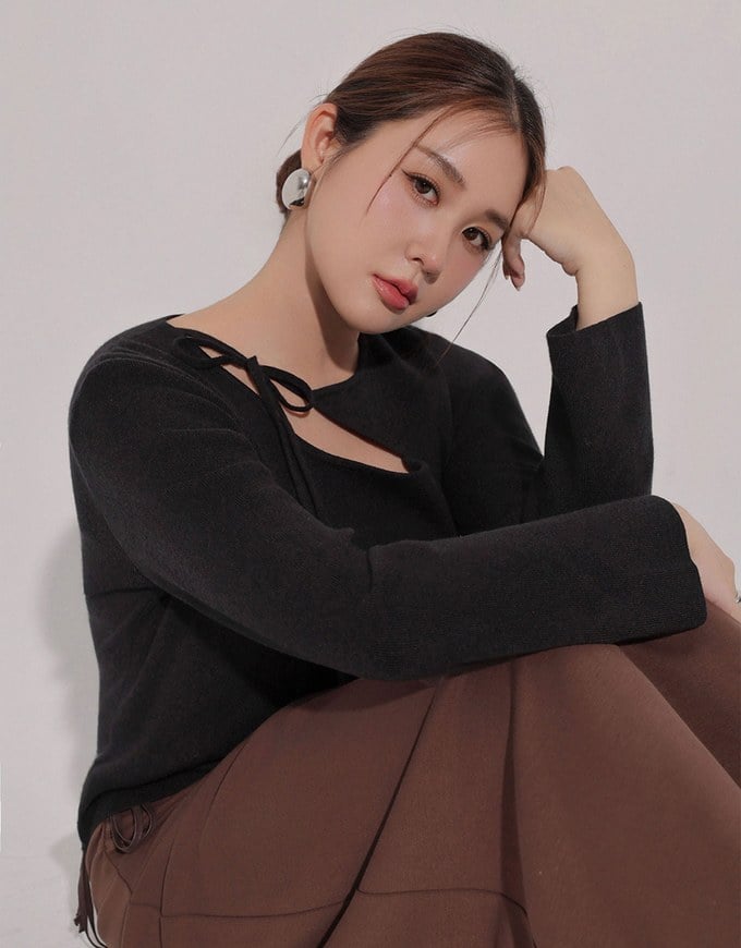【Ling Cheng Design】Asymmetric Front Tie Knit Long Sleeve Top