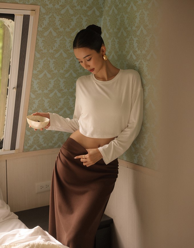 Basic Crew Neck Knit Fitted Long Sleeve Crop Top