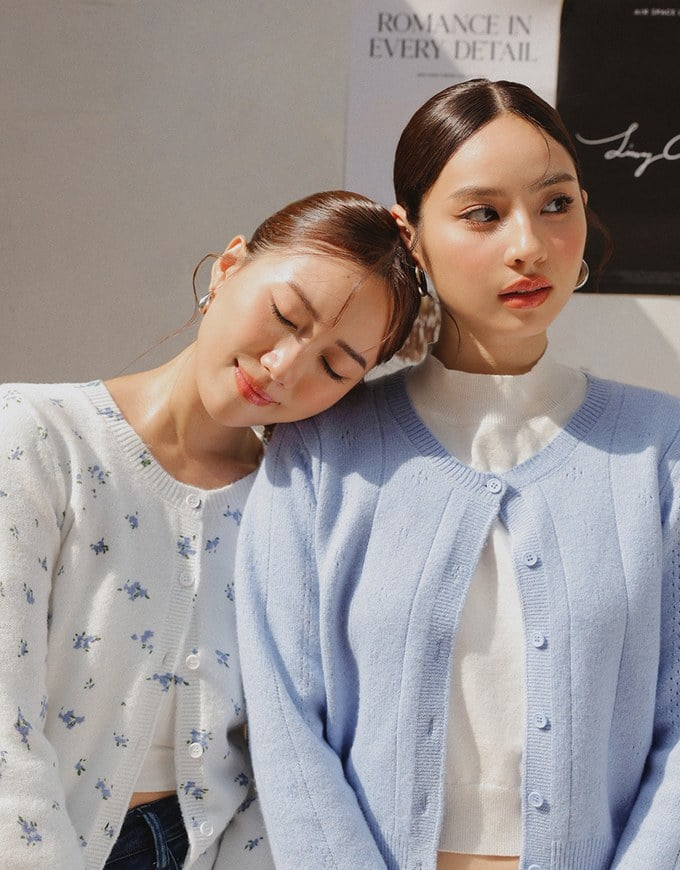 【Ling Cheng Design】Classic Crew Neck Buttoned Knit Cardigan