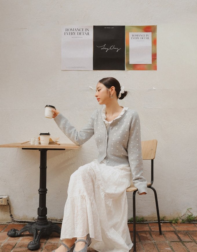 【Ling Cheng Design】Classic Crew Neck Buttoned Knit Cardigan