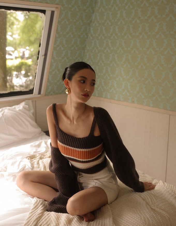 Long Sleeve Knit Cropped Cardigan with Contrast Stripe Cami Top Set Wear