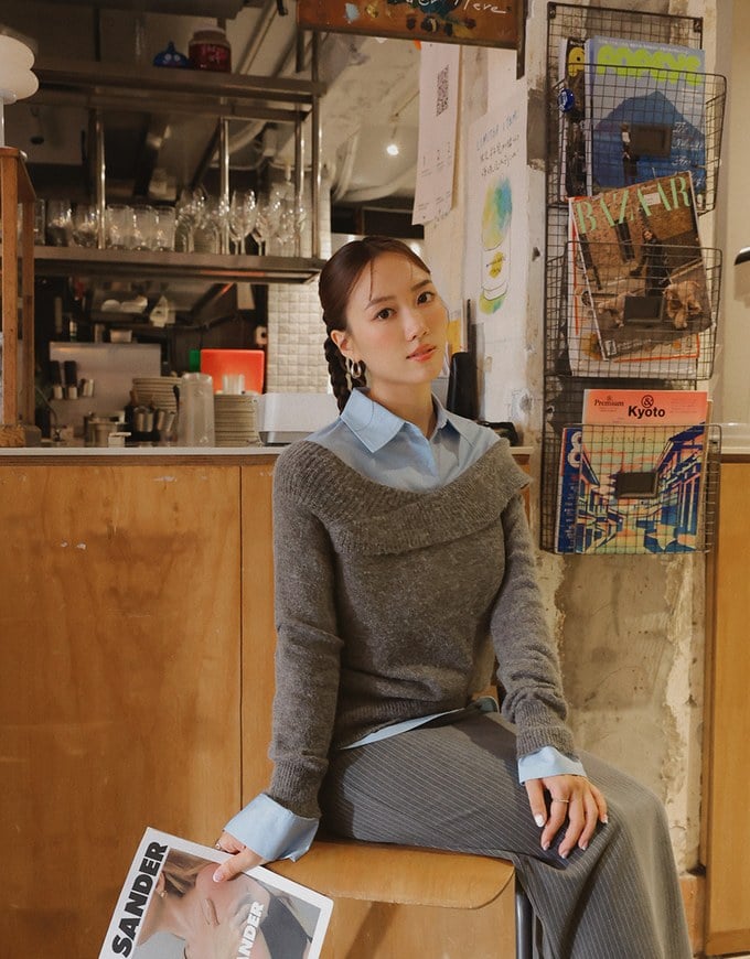 【Ling Cheng Design】Off Shoulder Folded Knit Sweater with Soft Ribbed Texture