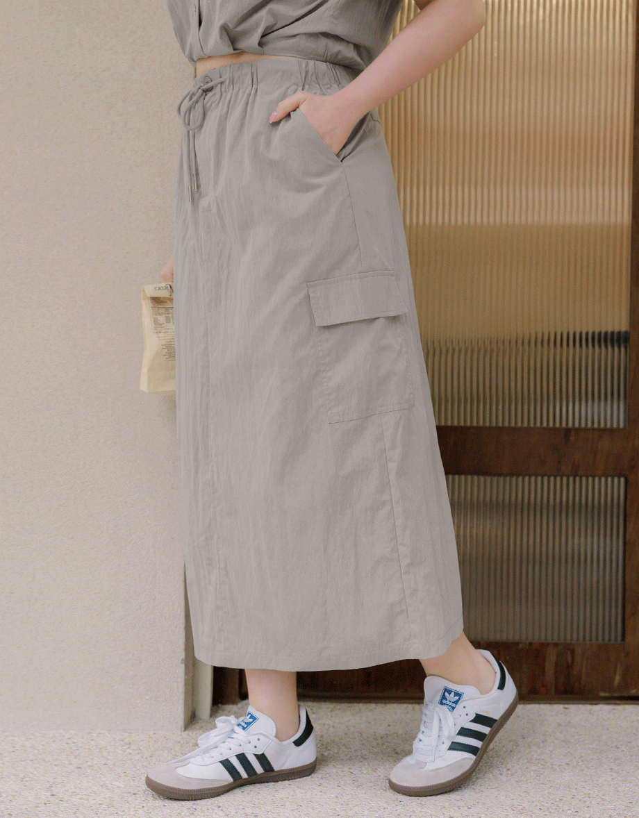 バックスリットカーゴロングスカート
