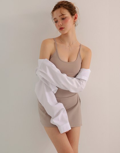 U Neck Sculpting Spaghetti Strap Cami Padded Top with Cross Strap Back Detail