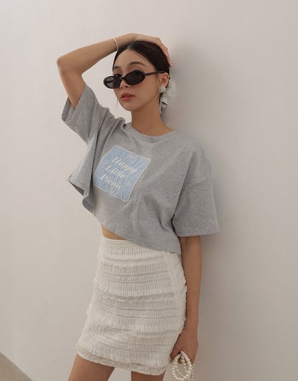Cropped Cotton Short Sleeve Top with Gingham Embroidery Patch Design