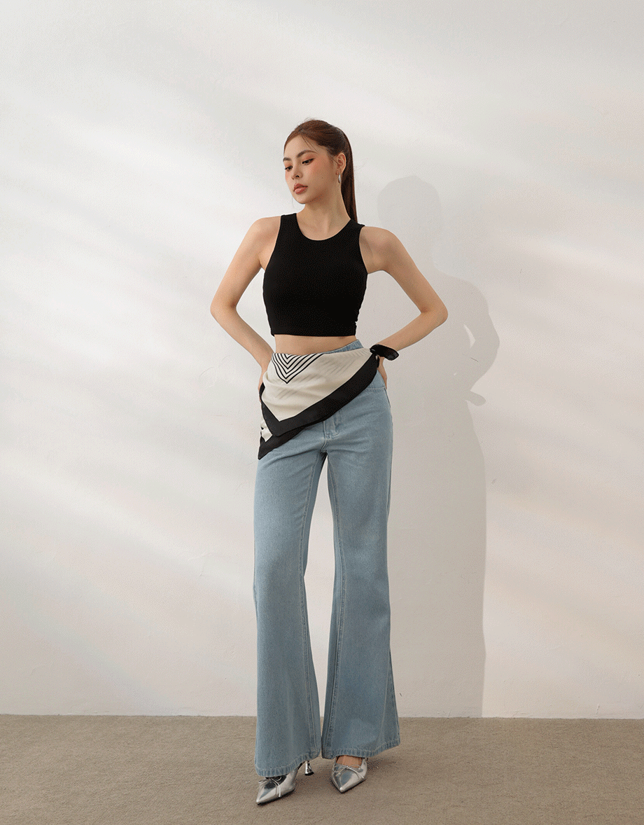 AIRY HOURGLASS Round Neck Textured Ribbed Crop Padded Tank Top