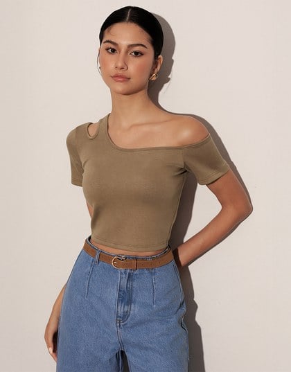 Asymmetrical Cut Out Shoulder Slim Fit Padded Cropped Tee