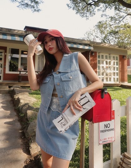Classic Button Front Cropped Jeans Denim Vest Jacket
