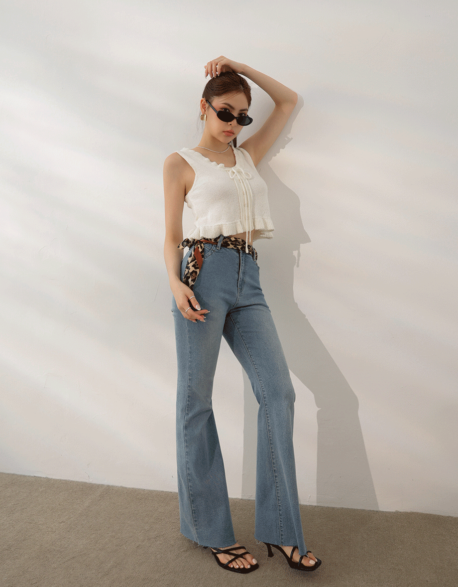 Ruffled Neckline Sleeveless Knit Vest Top with Button Trim