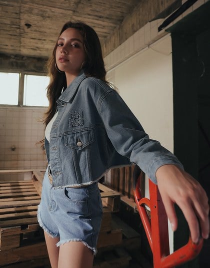 Raw Hem Crop Jeans Denim Jacket with Logo Stitch Detail