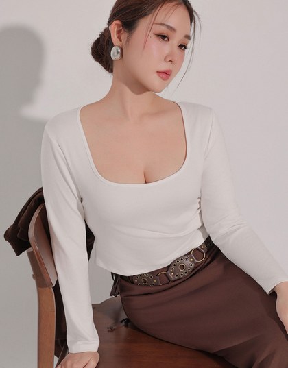 Classic Square Neck Stretch Long Sleeve Crop Top