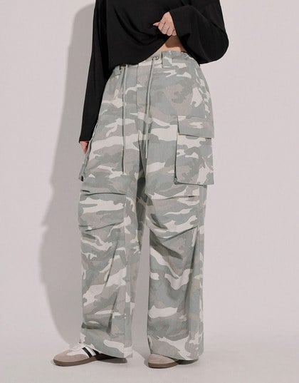 Drawstring Waist Wide Leg Cargo Pants (Camo Print/Leopard Print)