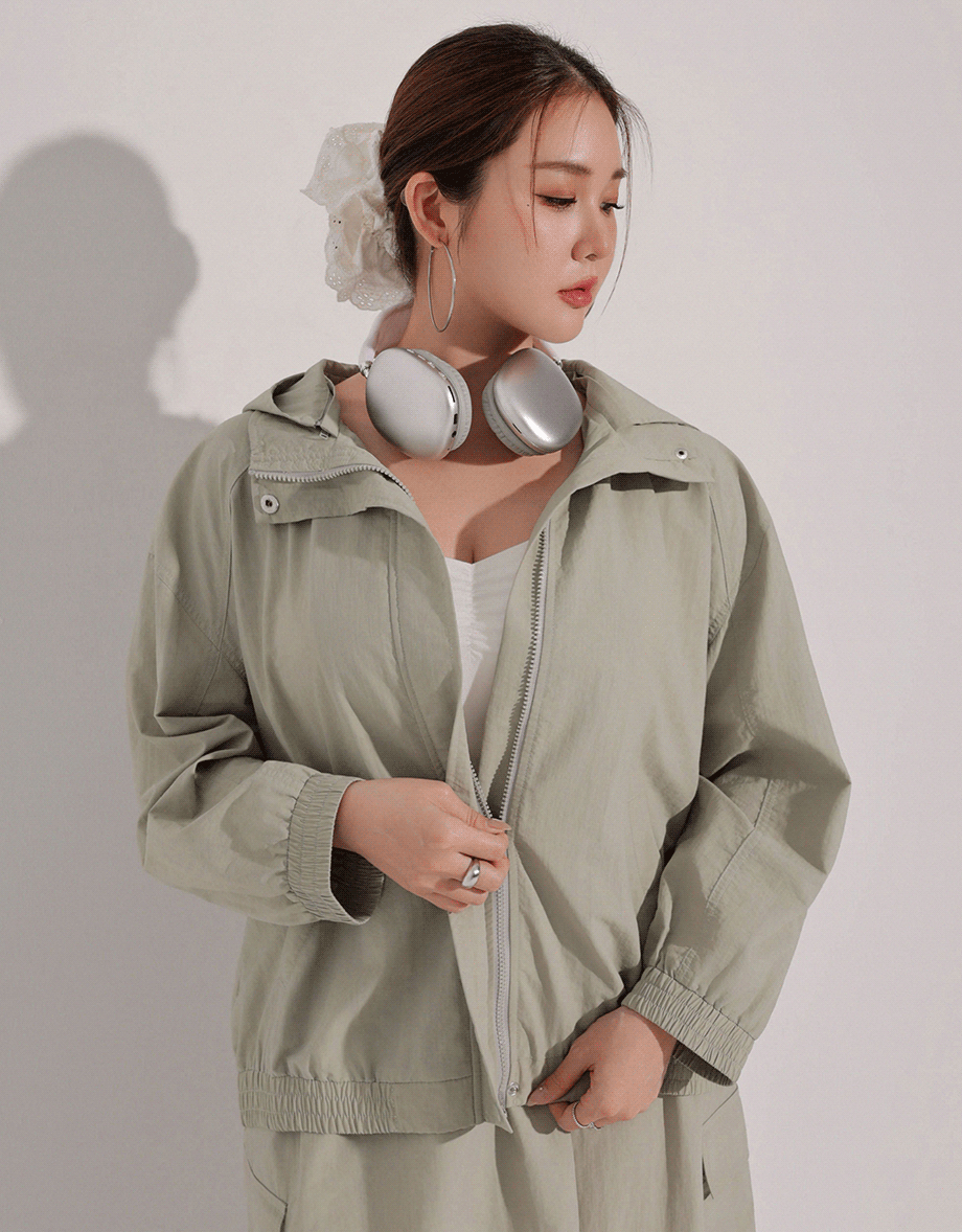 Drawstring Hem Hooded Windbreaker Jacket