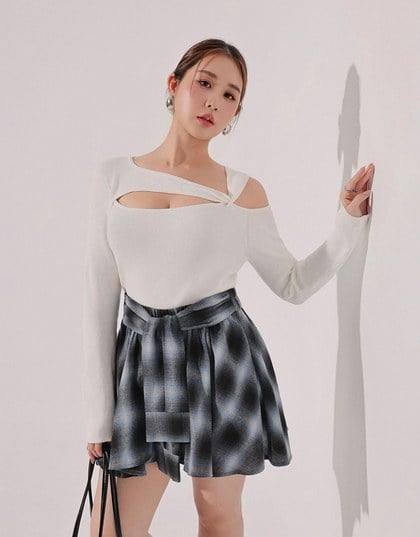 Asymmetrical Cut Out Ribbed Knit Long Sleeve Top