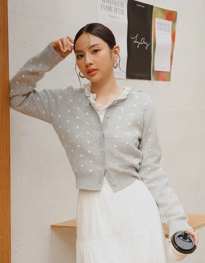【Ling Cheng Design】Classic Crew Neck Buttoned Knit Cardigan