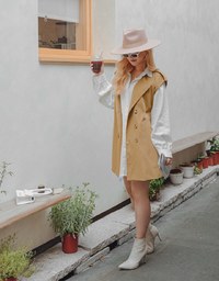 Modern Twist Sleeveless Trench Coat (With belt)