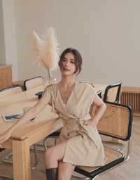 Modern Twist Sleeveless Trench Coat (With belt)