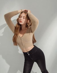 Sensual Front-Zipper Crop Sweater