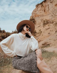 Stark Minimalism High-Neck Knitted Top (Detachable shoulder pad)