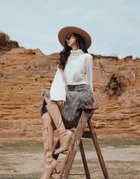 Stark Minimalism High-Neck Knitted Top (Detachable shoulder pad)