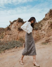 Stark Minimalism High-Neck Knitted Top (Detachable shoulder pad)