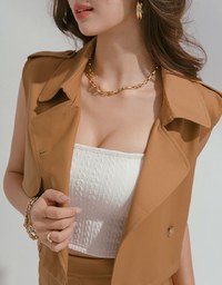 Très Chic Sleeveless Crop Trench Coat