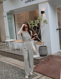 Edgy Smart Sleeveless Jumpsuit (With Shoulder Pads)