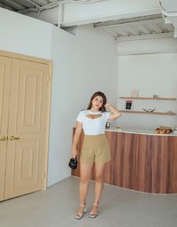 Front Cut Out Side Scrunch Crop Top
